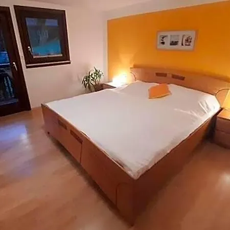 In Near Triberg Falls, Cleaning Included Apartamento